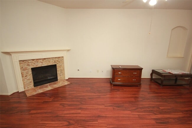 Building Photo - 19055 Village Maple Ct