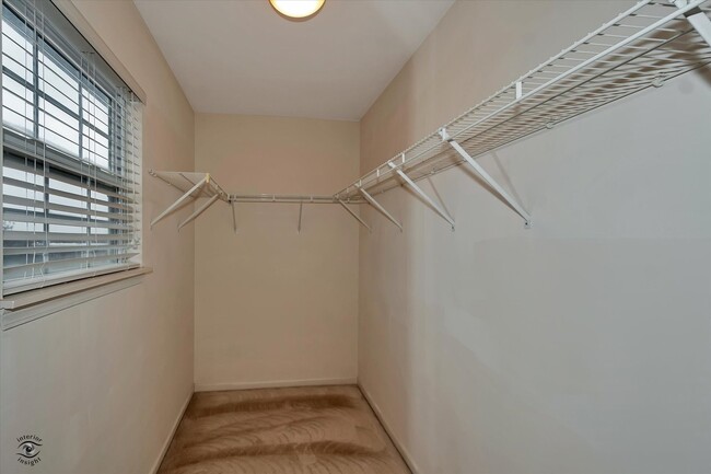 Building Photo - 582 Declaration Ln