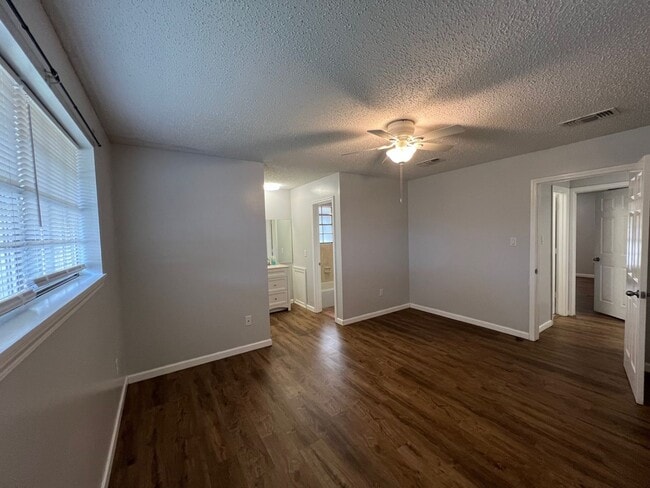 Building Photo - 13085 Friendship Rd