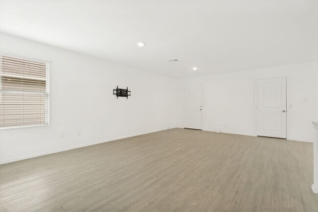 Building Photo - Modern 4-Bedroom Home Near Lackland AFB