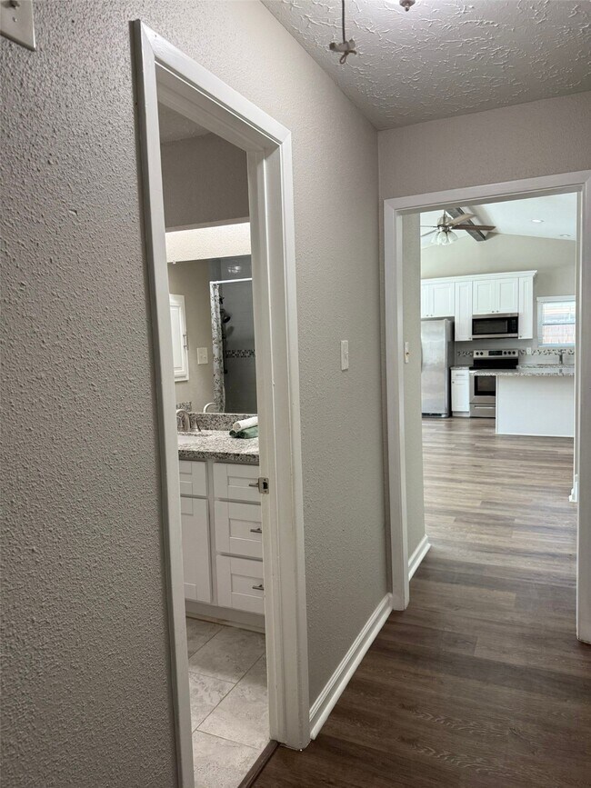 Building Photo - 15815 Whipple Tree Dr