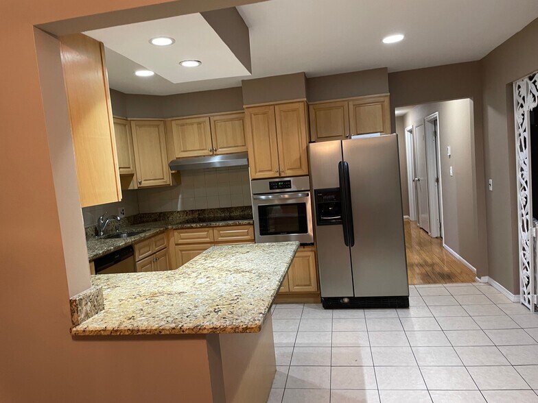 Building Photo - 32 Roanoke Ave