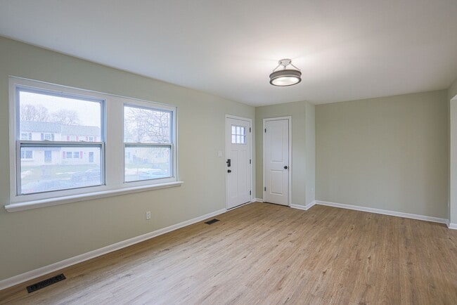 Building Photo - 758 Custis St