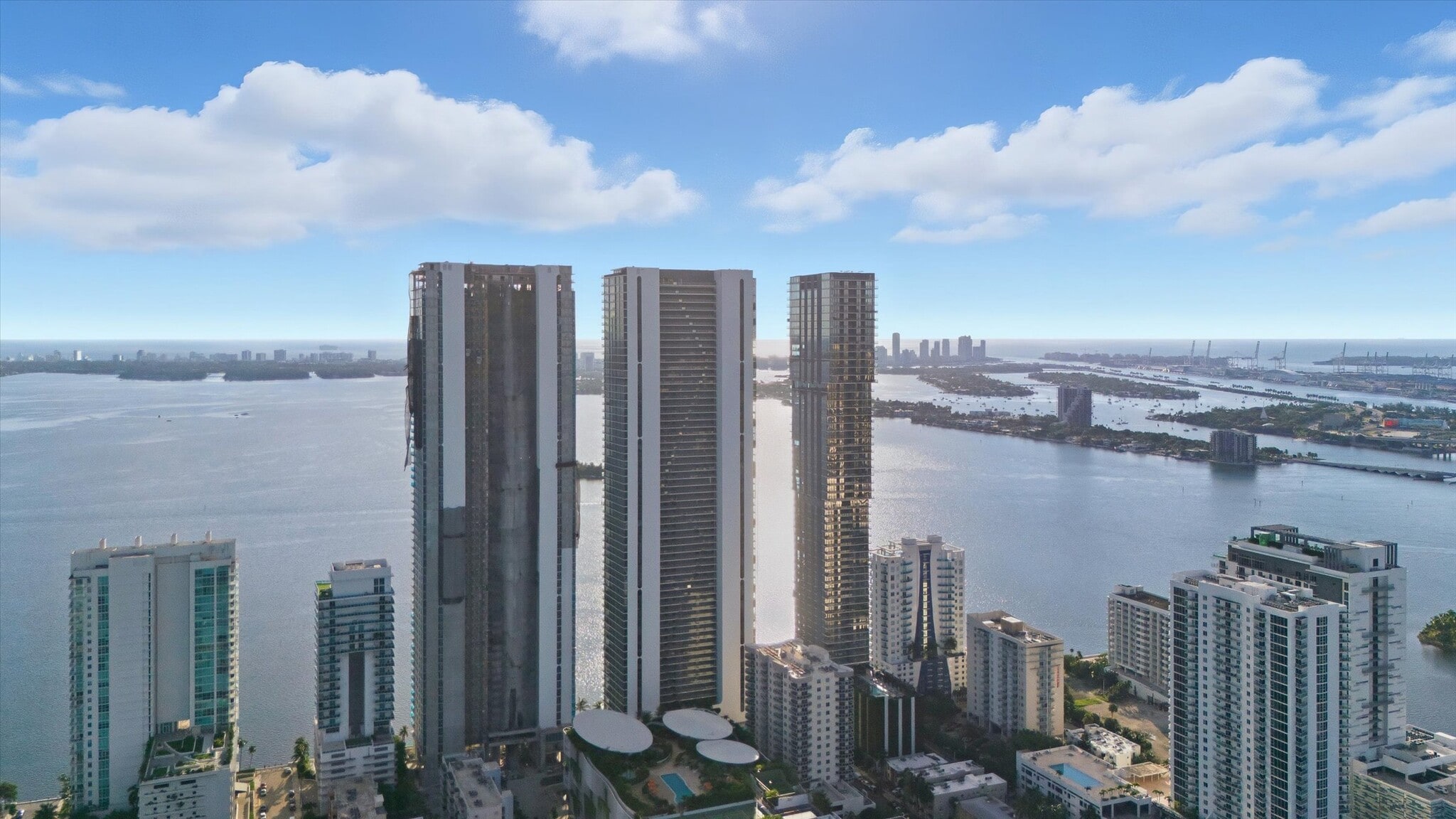 Building Photo - 700 NE 24th St