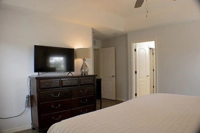 Building Photo - 2341 Betsy Ross Ln