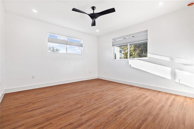 Building Photo - 2727 W Chestnut St