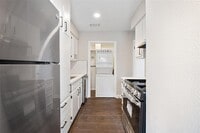 Building Photo - 200 Concho St