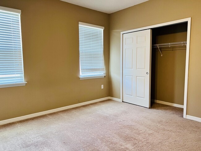 Building Photo - 537 Red Rose Ln