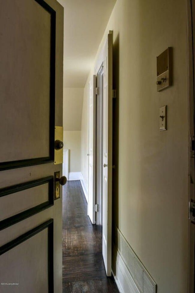 Building Photo - 1454