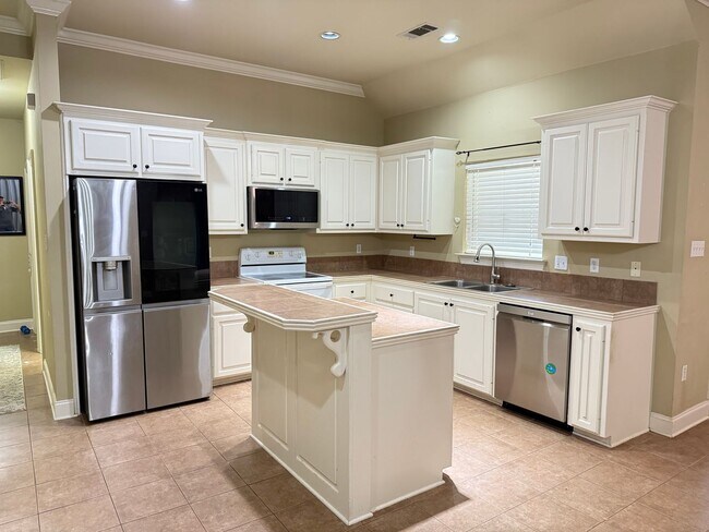 Building Photo - 3BD 2BA House on Nicholson Lakes Subdivision