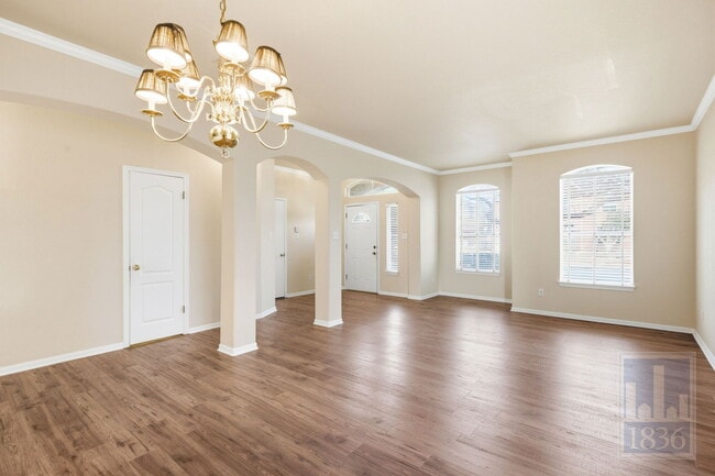 Building Photo - 1110 Water Birch