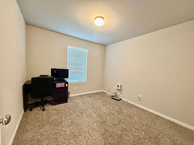 Building Photo - Like-New 4 Bedroom Home in Growing Community – Move-In Ready!