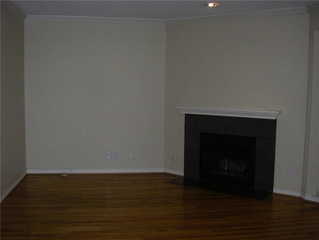 Building Photo - 3208 Cole Ave