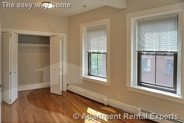 Building Photo - 114 Willow St