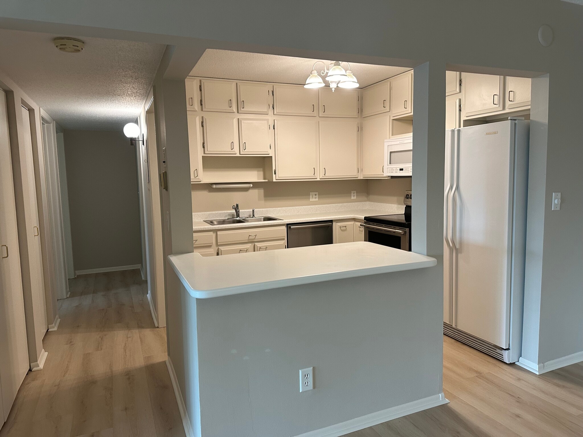 Hallway leads to main bath on the right and bedrooms on the left - 4075 W 51st St