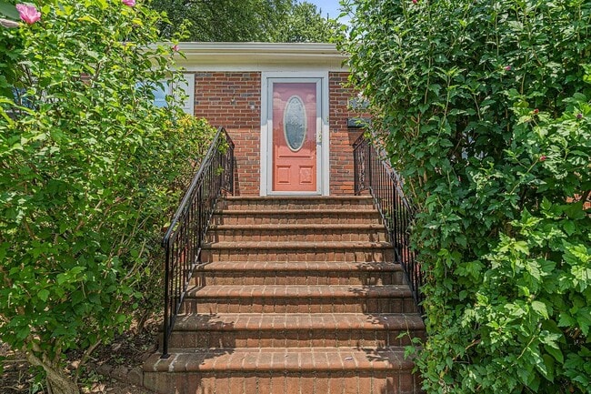 Primary Photo - 6517 29th St N