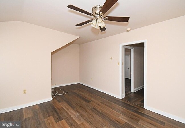 Building Photo - 254 Morris St