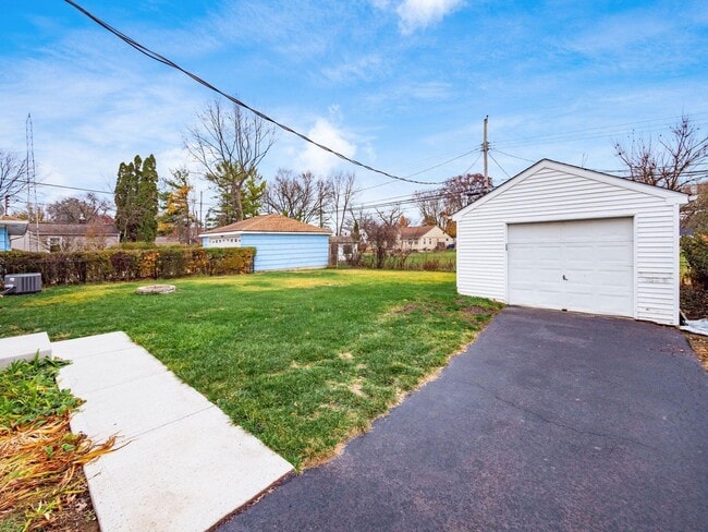 Building Photo - 2475 Swansea Rd