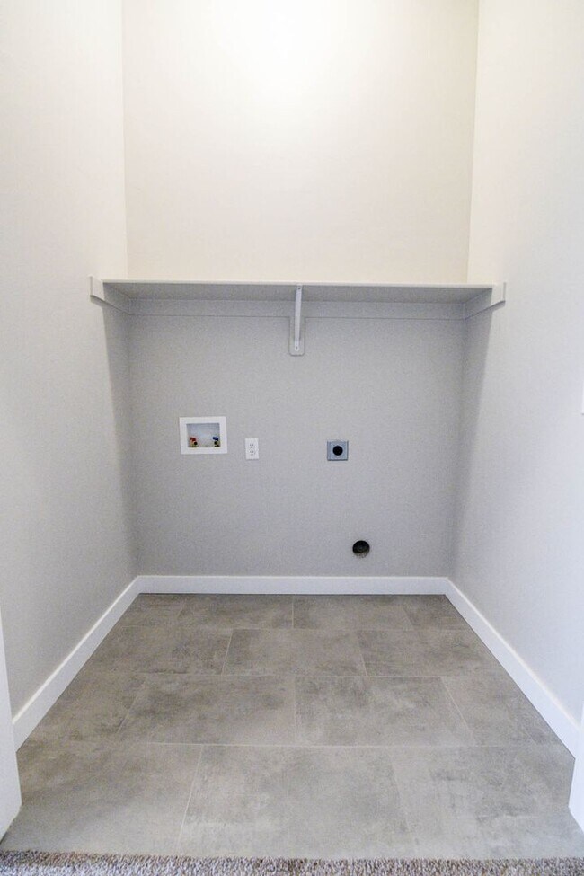 Building Photo - 4 Bed 3.5 Bath Townhome in Bluffdale!!! January Rent Free!!