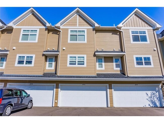 Building Photo - 2976 Clover Ridge Dr