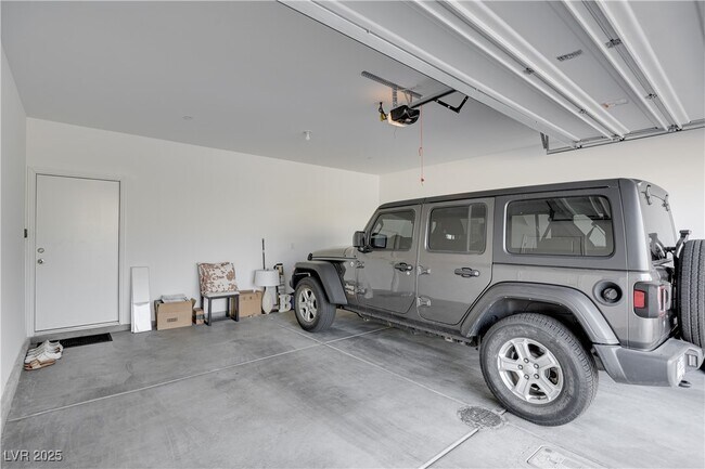 Building Photo - 600 Carriage Hill Dr