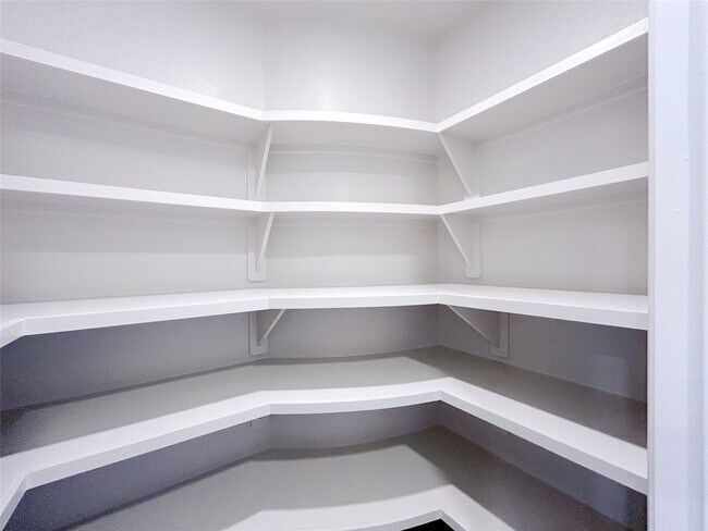 Building Photo - 5406 Holly Holw Ln