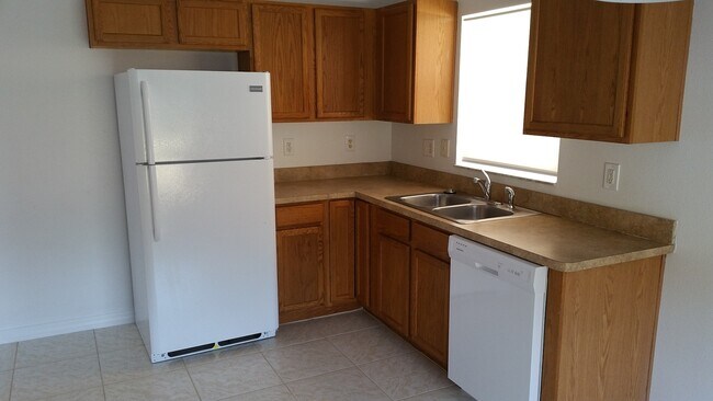 Building Photo - Your Next Home in Groveland