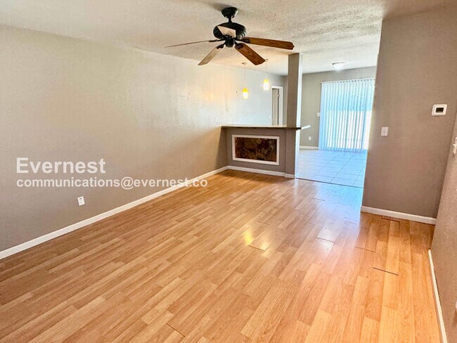 Building Photo - 3-Bed, 1.5-Bath Home with Garage / Pet-Friendly / Available now!