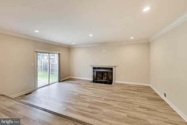 Building Photo - 12004 Montrose Village Terrace