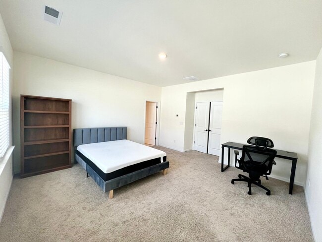 Building Photo - 5811 Clear Creek Ln