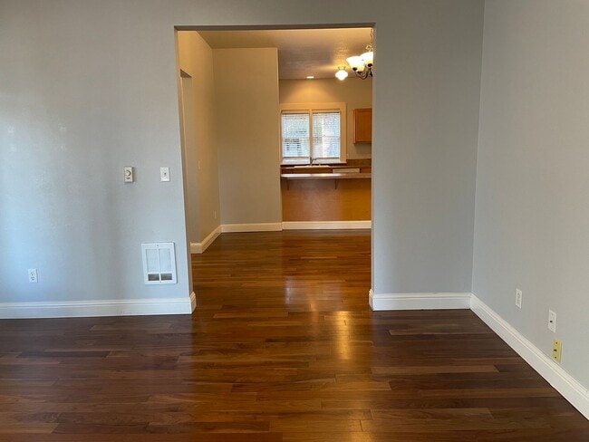 Building Photo - M1614 #1-3