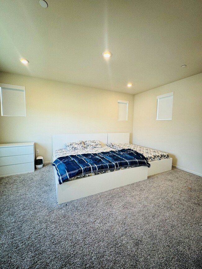 Building Photo - 3026 Kenwood Cir