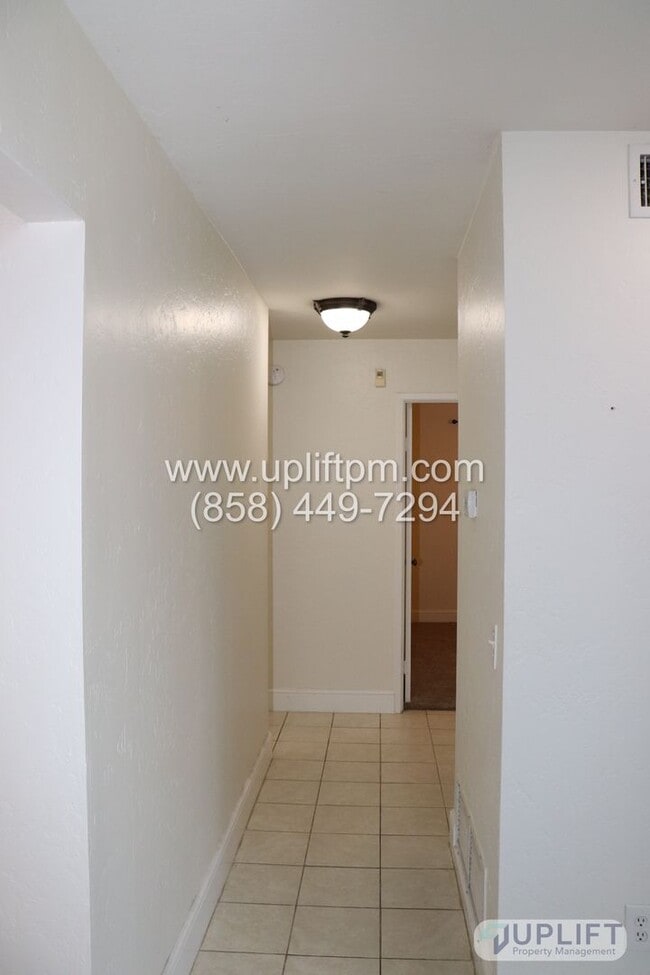 Building Photo - 4 BEDROOM/2 BATHROOM - MIRA MESA