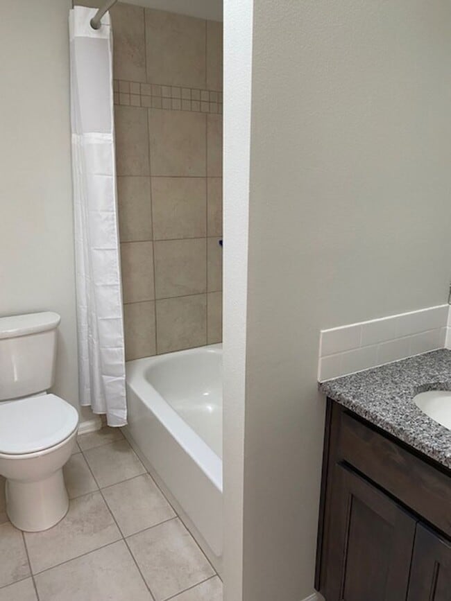 Building Photo - ALL PROSPECTIVE TENANTS MUST SUBMIT A $58 NON-REFUNDABLE APPLICATION FEE PER APPLICANT ONLINE AND...