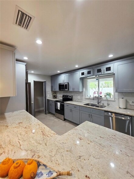 Building Photo - 3435 Overlook Dr NE