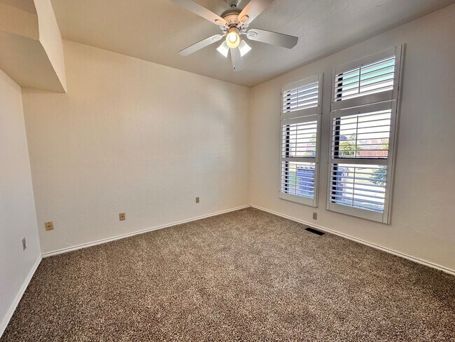 Building Photo - Spacious 4 Bed in Deer Creek