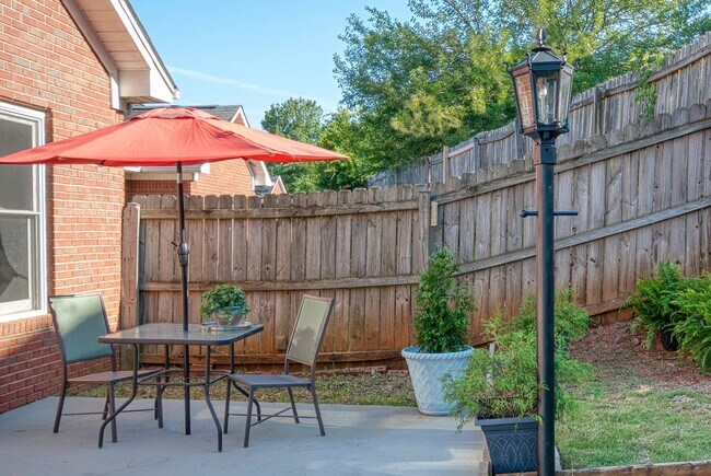 Building Photo - 1000 Eagle Pass Way