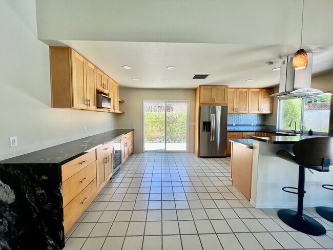 Building Photo - AVAILABLE NOW! 3 Bedroom 2 Bathroom POOL H...