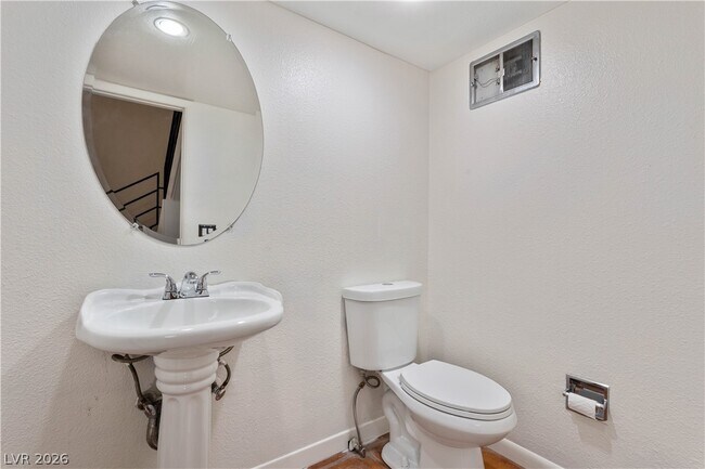 Building Photo - 908 Vegas Valley Dr