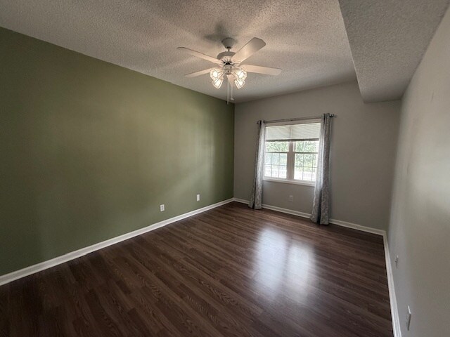 Master bedroom - 2209 Sweetwater Blvd