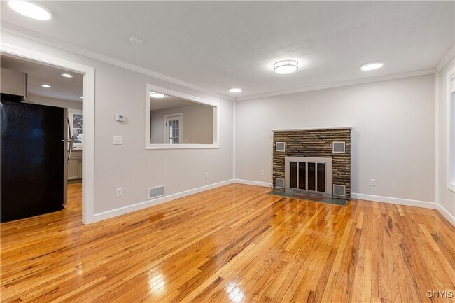 Building Photo - 115 Tarlton Rd