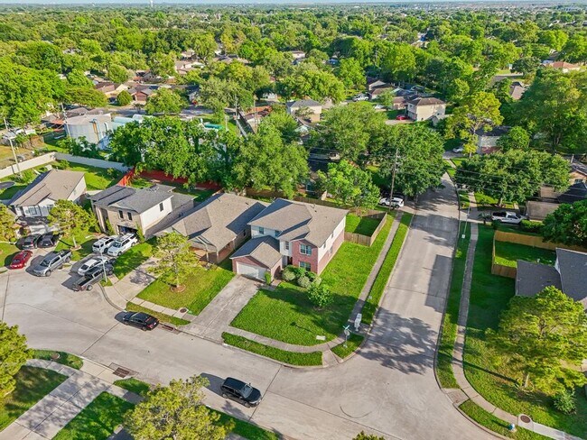 Building Photo - 16815 Watering Oaks Ln