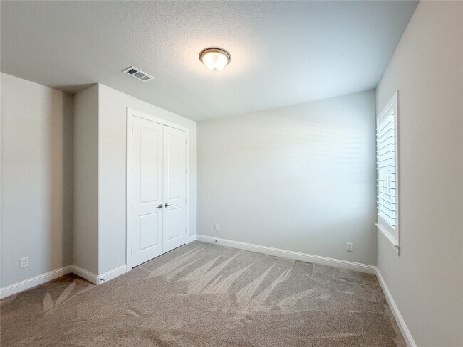 Building Photo - 13203 Wood Leaf Pk