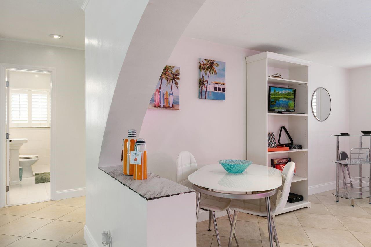 Building Photo - 1900 N Victoria Park Rd