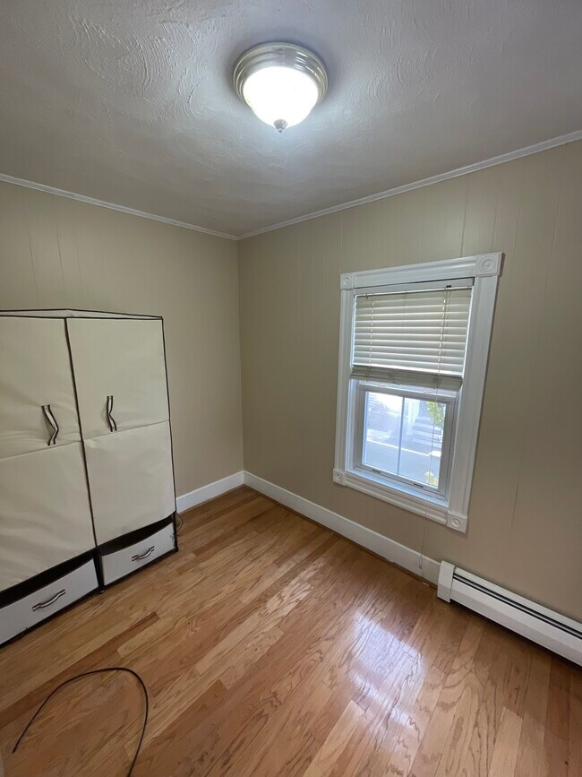 Building Photo - 27 Morris St