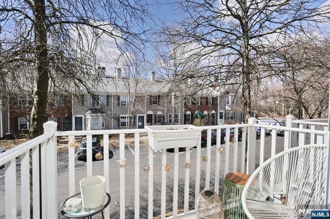 Building Photo - 2051 Charles