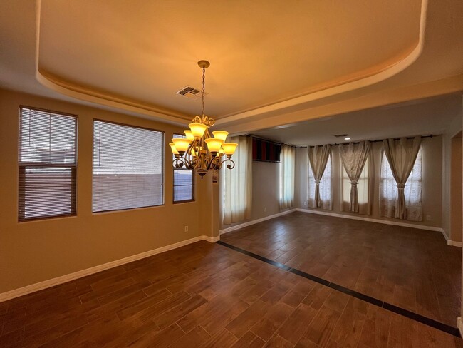 Building Photo - 5 Bedroom Home in the Montelena Neighborho...