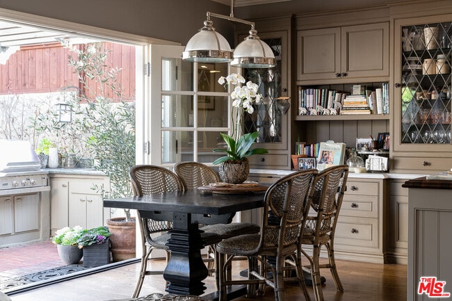 Building Photo - 427 12th St