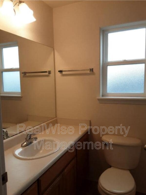 Building Photo - 1294 Willow Ln