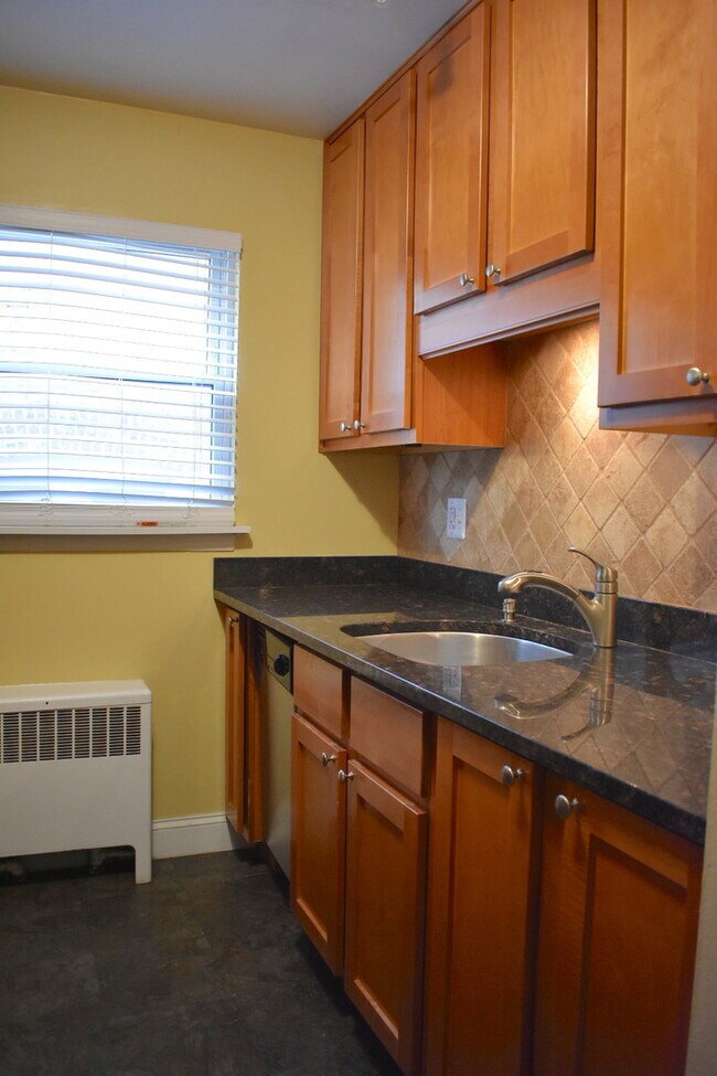 Building Photo - 1951 Euclid Ave